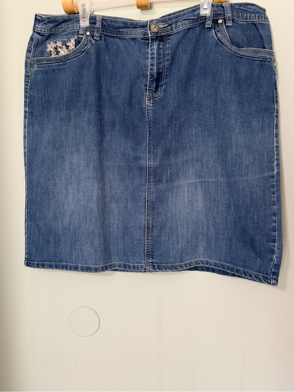 Avenue Denim Skirt with decorative pockets size 18